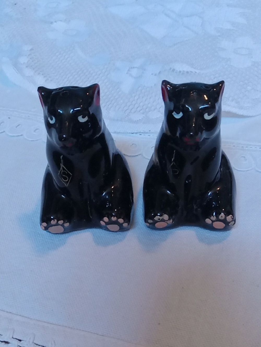 Ceramic Black Bear Salt & Pepper Shakers Novelty